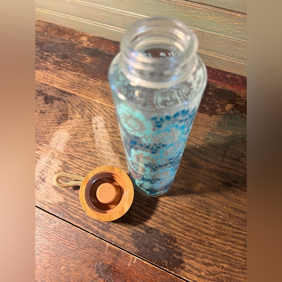 Water bottle - Picture 2 of 2